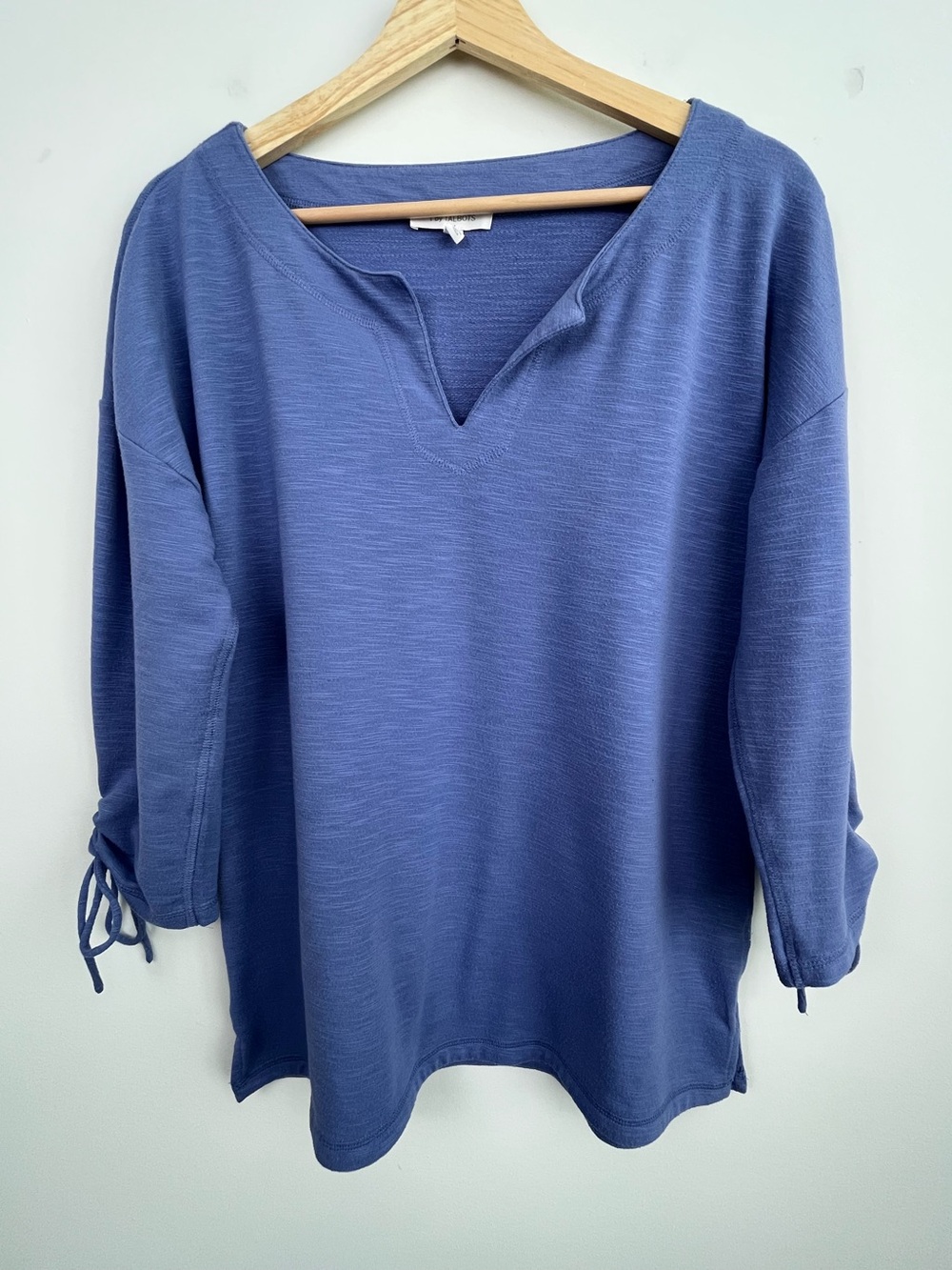 T by Talbots blue poly blend notch neck tie 3/4 sleeve top, medium.